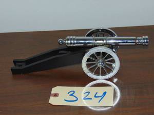 lot 324 image: Vintage Cannon with rear spring loaded firing pin cap gun