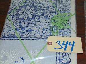 lot 344 image: vintage table cloth with napkins