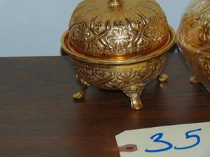 lot 353 image: 2 Moroccan gilt containers with lids