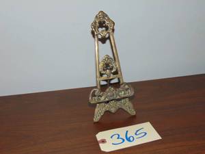 lot 365 image: 10 display easel