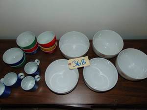 lot 368 image: Harmony Block china by Vista Alegre made in Portugal 17 pieces 5 serving bowls 8 x 4.5