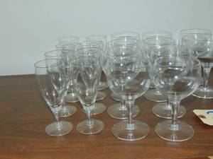lot 468 image: Lot of Assorted Glasses - Champagne and wine all in good condition