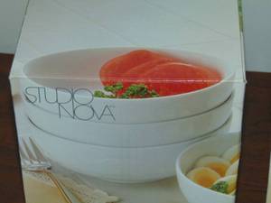 lot 374 image: Set of 2 - New 8 Studio Nova 6.5 bowls