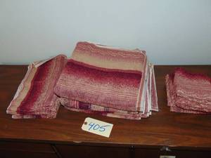 lot 405 image: Charisma Bath Towels, 3 28x56 6 hand towels 3 wash cloths not used