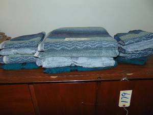 lot 410 image: 4 bath towels 4 hand and 8 hand new