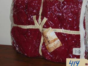 lot 414 image: New, king size blanket Smith and Johnson, Cashma elite from Strouds deep red