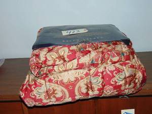 lot 423 image: New Ralph Lauren Home comforter twin