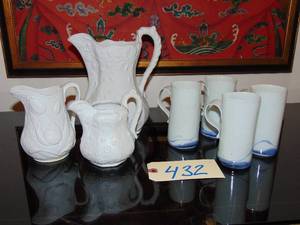 lot 432 image: 3 pitchers, various sizes and uses 4 tall drink