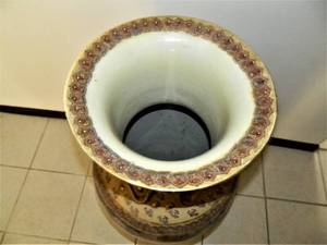 lot 280 image: Beautiful Large Oriental Porcelain  Floor vase hand Painted 37 Tall