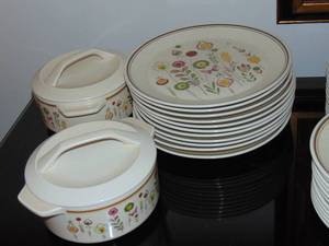 lot 437 image: Lenox Temperware  Sprite pattern informal dinnerware from the 1970s