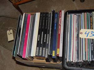 lot 438 image: 3 tubs of Laservision discs