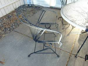 lot 463 image: Outdoor table and four chairs