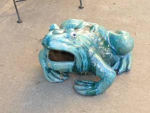 lot 465 image: Ceramic frog