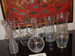 lot 428 image: 8 assorted mixed vases
