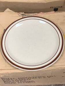 lot 22 image: Approx 96 New 9 12 Restaurant Plates