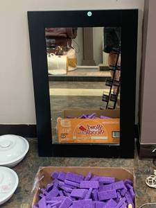 lot 20 image: 20x30 Mirror & Hard Nail Sponges