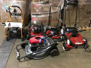 GAYLORD WITH TORO LAWN MOWERS SEE PICS FOR PARTS O REPAIRS