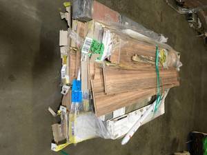 MIXED LOT OF FLOORING SEE PICS