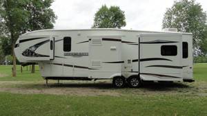 2010 Keystone 5th Wheel Camper