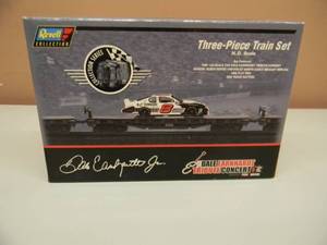 lot 2 image: DALE EARNHARDT JR REVELL COLLECTION THREE PIECE TRAIN SET HO SCALE - TRIBUTE CONCERT #8 - 1 OF 5688 DIE CAST REPLICAS - NEW IN BOX - SEE PICTURES