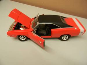 lot 18 image: HOT WHEELS MATTEL INC. 1969 DODGE CHARGER RT HEMI 118 SCALE DIE CAST - VERY NICE - SEE PICTURES