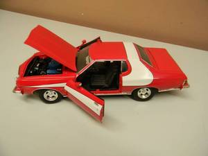 lot 20 image: ERTL AMERICAN MUSCLE - 1976 FORD GRAND TORINO STARSKY & HUTCH118 SCALE DIE CAST REPLICA - AWESOME PIECE - VERY NICE - SEE PICTURES
