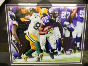 lot 36 image: MINNESOTA VIKINGS XAVIER RHODES SIGNED 8 BY 10 PROFESSIONALLY FRAMED PHOTO WITH COA - NEW - AWESOME PIECE - SEE PICTURES