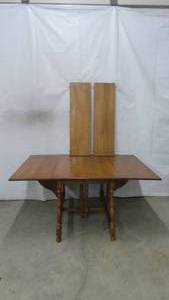 Vintage Table & 2 Leafs