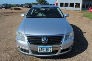 2010 Volkswagen Passat Komfort - One Owner -