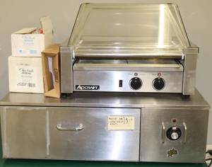 lot 12 image: Hot Dog CookerWarmer