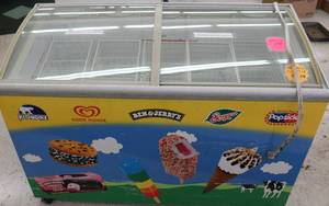 lot 20 image: Ice Cream Freezer with racks