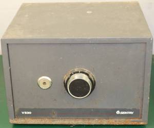 lot 24 image: Sentry V530 Safe