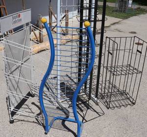 lot 39 image: Misc Display Racks