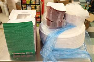 lot 52 image: Pizza Serving boxes & trays