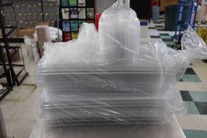 lot 53 image: Clear Hinged Containers