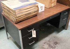lot 88 image: Metal Desk