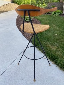 lot 5 image: Retro Wicker Bar Stool on Iron Legs