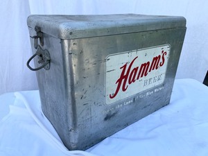 lot 16 image: Vintage Aluminum Hamms Beer Cooler From The Land of Sky Blue Waters