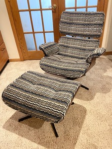 lot 20 image: Mid Century Modern Eames Style Lounge Chair w Matching Ottoman