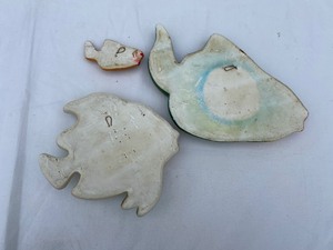 lot 28 image: Set of 3 Vintage Chalkware Fish Miller Studio 1967
