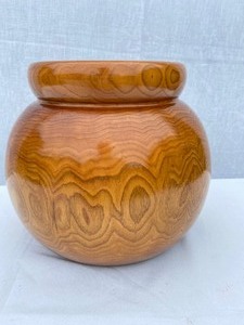 lot 29 image: Beautiful Hand Crafted Solid Wood Vase- Woodturning