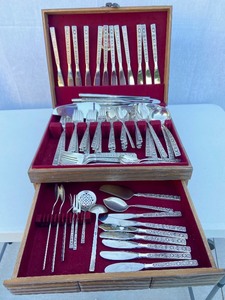 lot 52 image: Sterling Silver Flatware Set- Gorham Spanish Tracery- 123 Pieces