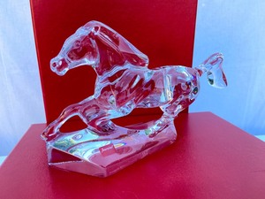 lot 55 image: Baccarat Crystal Troika Horse Figure- Made in France