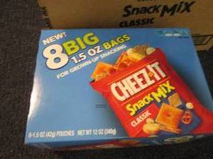 4- 8(1.5 oz)pks Cheese It Snack Mix...
