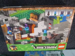 Lego Minecraft Zombie Cave...