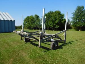 lot 8 image: pontoon lift