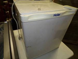 lot 31 image: Mini Fridge