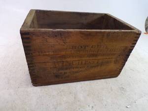 lot 12 image: Vintage Winchester Ammunition Box