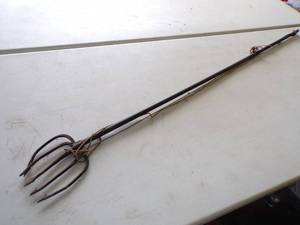 lot 42 image: Vintage Fishing Spear
