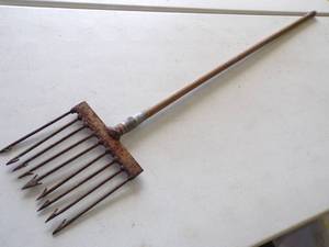 lot 43 image: Vintage Fishing Spear